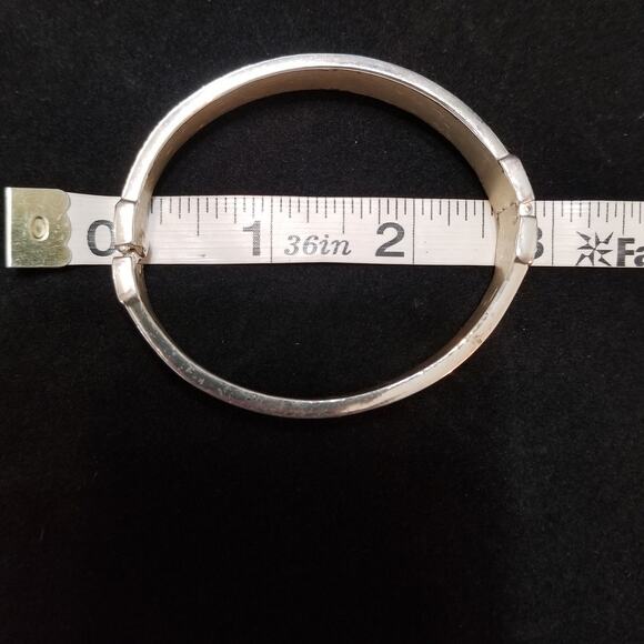 VTG - Unbranded 2 Tone Gold Silver 2 1/2 inch Cuff Bracelet - PO VGC - Picture 8 of 14